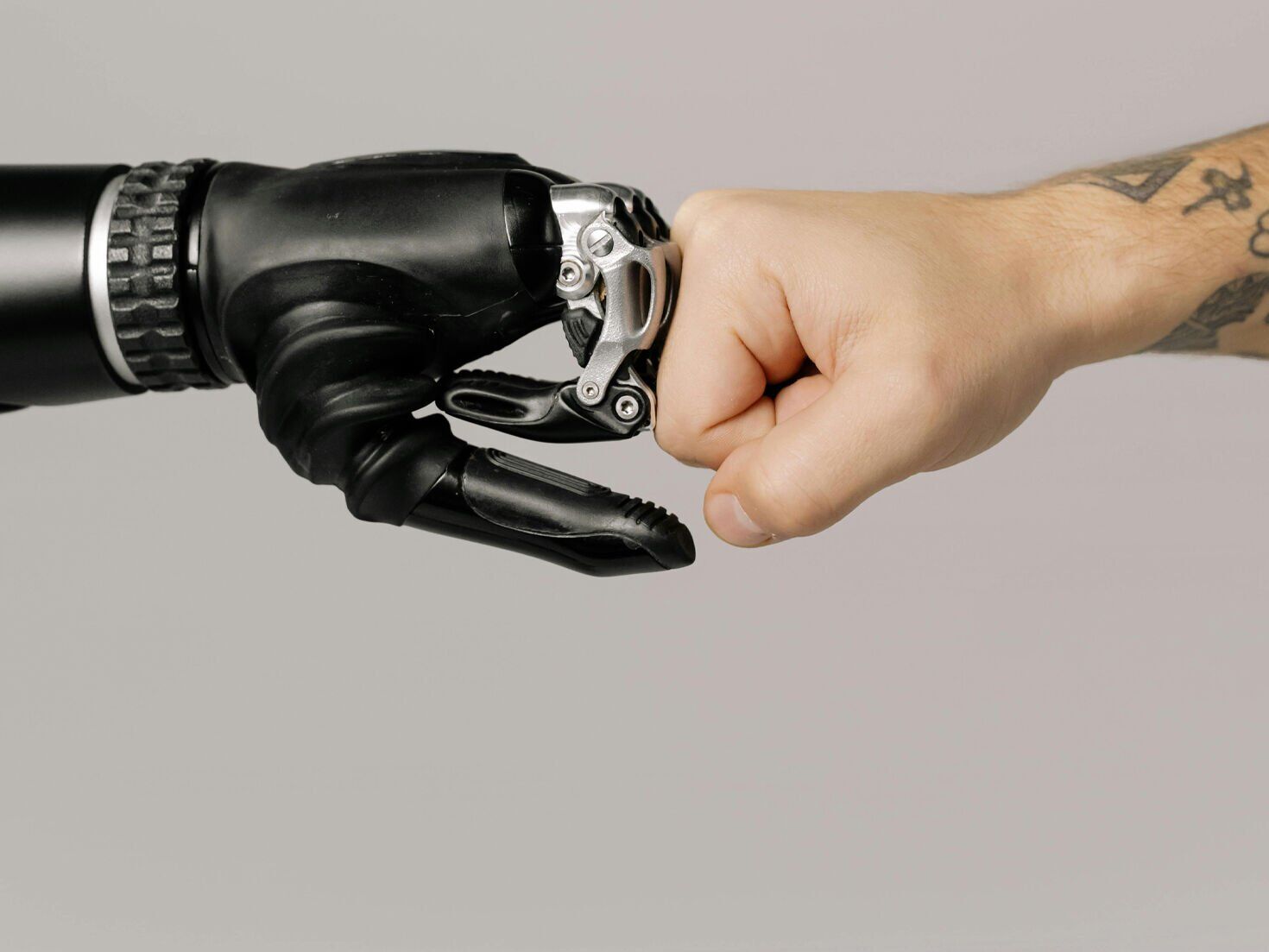 Expert thinks people will be closer to AI than friends